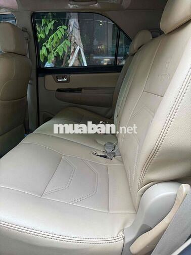 Toyota Fortuner 2014 Bạc 8 chỗ Dầu