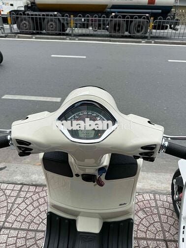 Piaggio Vespa GTS 125 2021 mẫu mới Led chính chủ