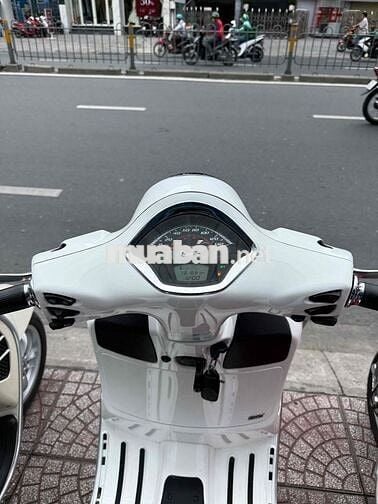 Piaggio Vespa GTS 125 2021 mẫu mới Led chính chủ