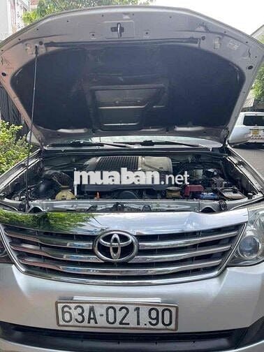 Toyota Fortuner 2014 Bạc 8 chỗ Dầu