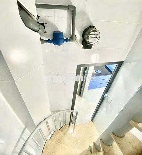 CHO THUÊ NHÀ Q10, HẺM XE HƠI, 1 Trệt, 2 Lầu, sân thượng, 2PN, 3WC