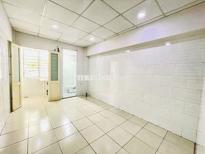 PHÒNG TÁCH BẾP SẠCH ĐẸP - AN NINH GẦN HUB