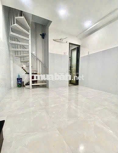 CHO THUÊ NHÀ Q10, HẺM XE HƠI, 1 Trệt, 2 Lầu, sân thượng, 2PN, 3WC