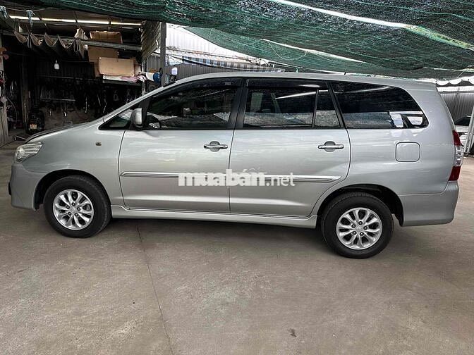 Toyota Innova AT 2014 Bạc Tự động 8 chỗ gốc xài Go