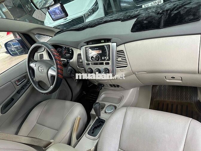 Toyota Innova AT 2014 Bạc Tự động 8 chỗ gốc xài Go