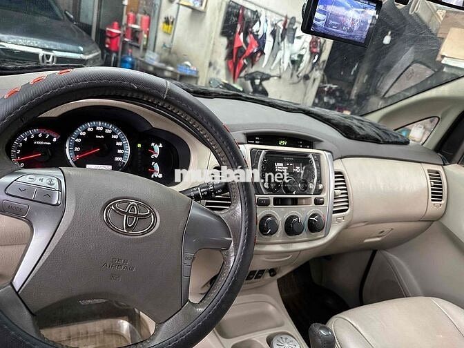 Toyota Innova AT 2014 Bạc Tự động 8 chỗ gốc xài Go