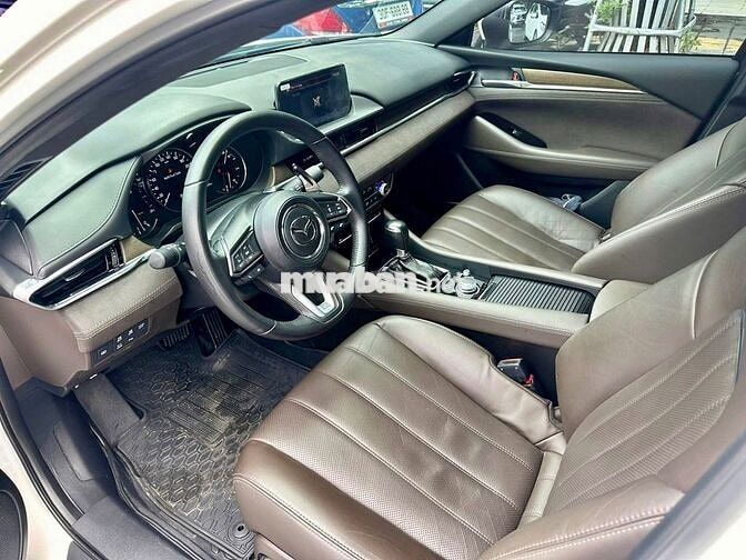 Mazda 6 Signature Premium 2022 Trắng | 64,000 Km
