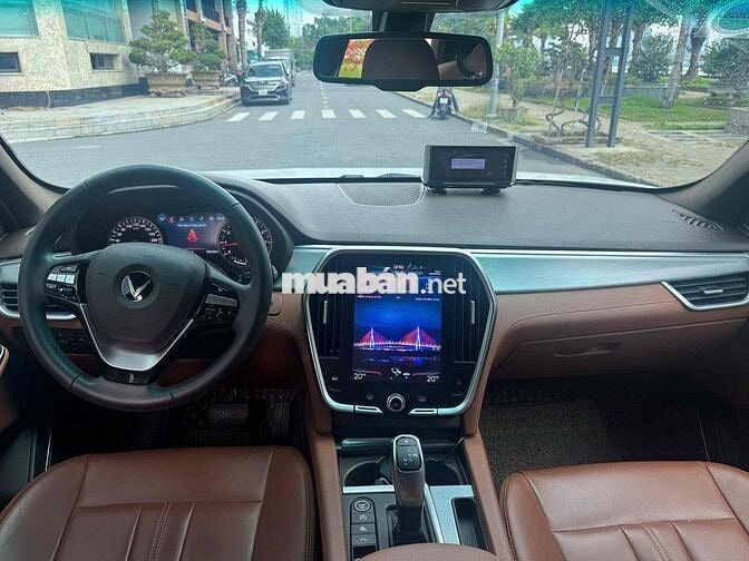 Vinfast Lux SA Premium 2022 -Trắng - 5v8km