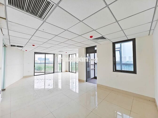 Cho thuê văn phòng The Manor Nguyễn Xiển 200m2 lô góc 25tr thang máy