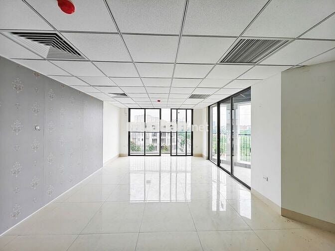Cho thuê văn phòng The Manor Nguyễn Xiển 200m2 lô góc 25tr thang máy