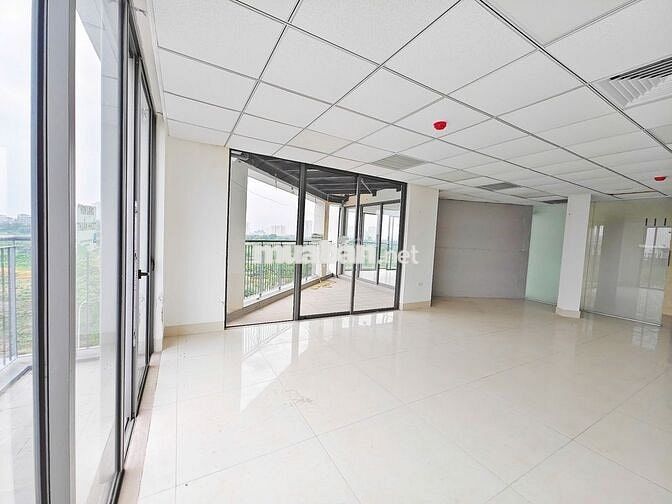 Cho thuê văn phòng The Manor Nguyễn Xiển 200m2 lô góc 25tr thang máy