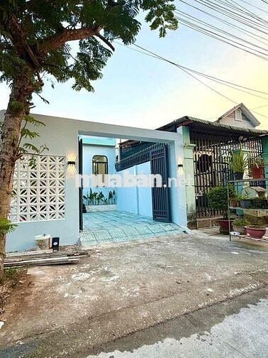 BÁN NHÀ DT RỘNG,GIÁ TỐT, GẦN TRUNG TÂM TDM