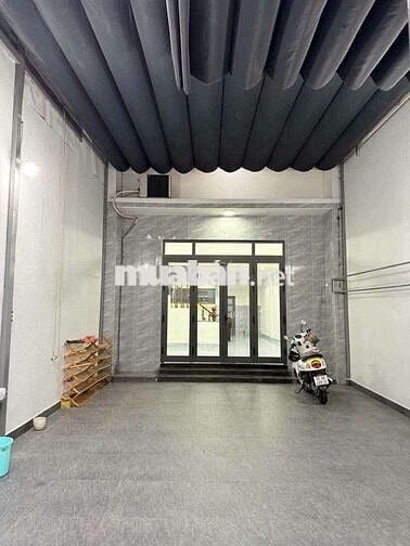 Cho thuê nhà 100m2 gần Nguyễn An Ninh có sân xe hơi, 3 máy lạnh.