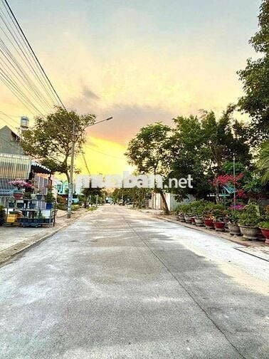 BÁN NHÀ DT RỘNG,GIÁ TỐT, GẦN TRUNG TÂM TDM