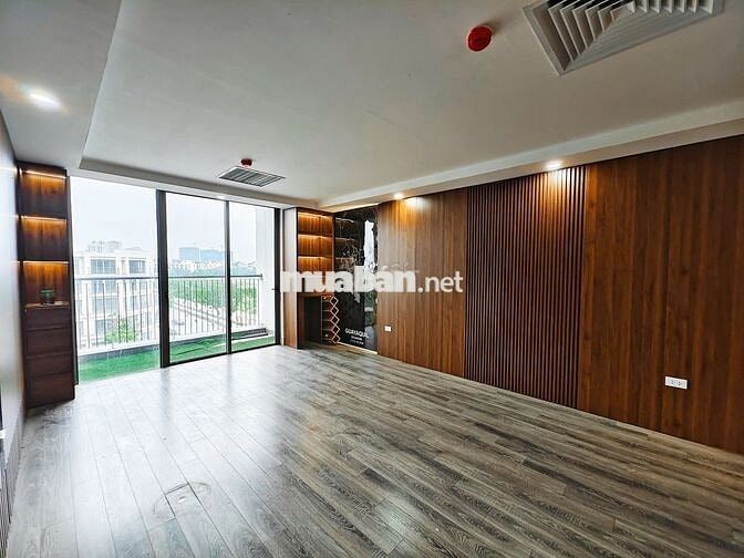 Cho thuê văn phòng The Manor Nguyễn Xiển 200m2 lô góc 25tr thang máy