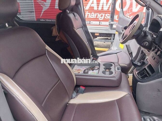 Hyundai Starex Van 6 chổ,2013 Số sàn Bạc
