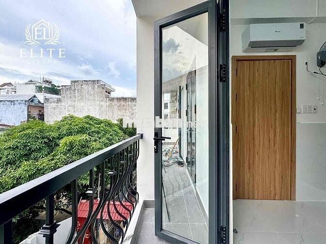 STUDIO BAN CÔNG THOÁNG MÁT NGAY CỔNG SAU ĐẠI HỌC VĂN LANG CS3