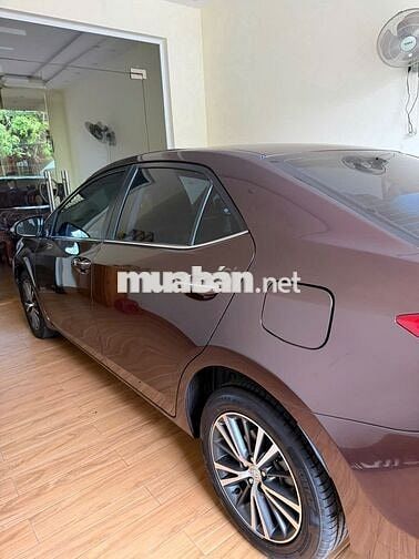 Toyota Corolla Altis 1.8V 2016 Nâu đồng