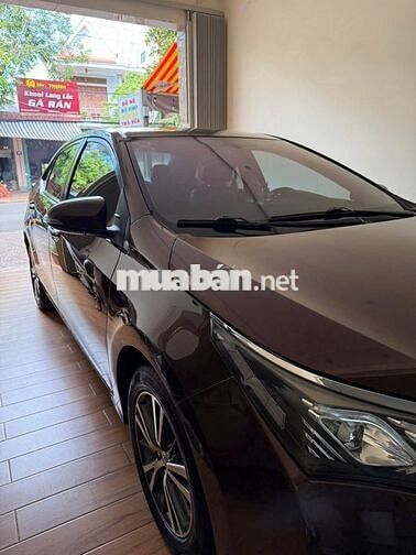 Toyota Corolla Altis 1.8V 2016 Nâu đồng