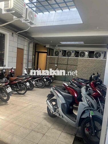Khối nhà 1 trệt 2 lầu + sân thượng 1100m2