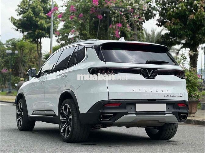 Vinfast Lux SA Premium 2022 -Trắng - 5v8km