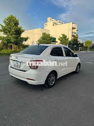 Hyundai i10 2015 Trắng 5 chỗ
