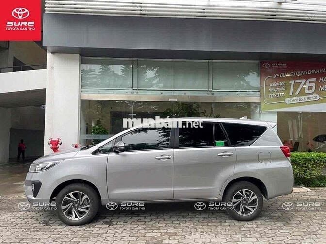 Toyota Innova E 2023 Số sàn 5 cấp Bạc 8.000 km