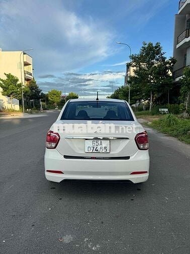 Hyundai i10 2015 Trắng 5 chỗ