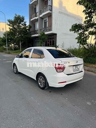 Hyundai i10 2015 Trắng 5 chỗ