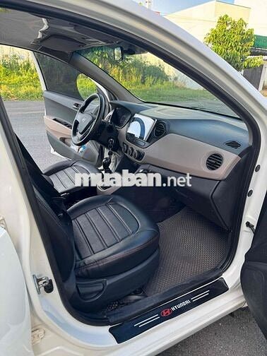 Hyundai i10 2015 Trắng 5 chỗ