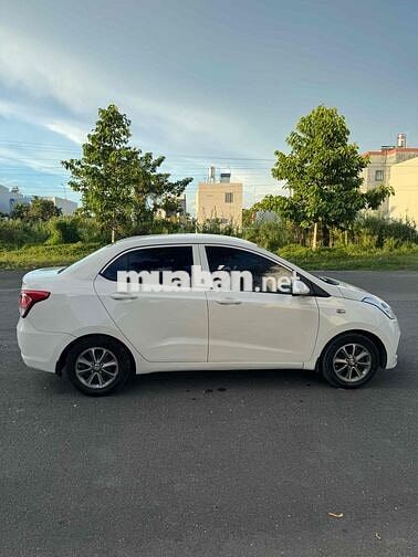 Hyundai i10 2015 Trắng 5 chỗ