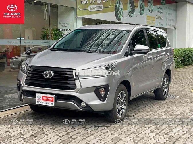 Toyota Innova E 2023 Số sàn 5 cấp Bạc 8.000 km