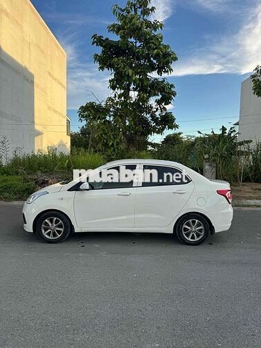 Hyundai i10 2015 Trắng 5 chỗ