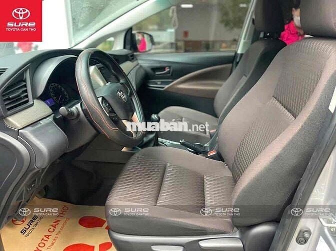 Toyota Innova E 2023 Số sàn 5 cấp Bạc 8.000 km