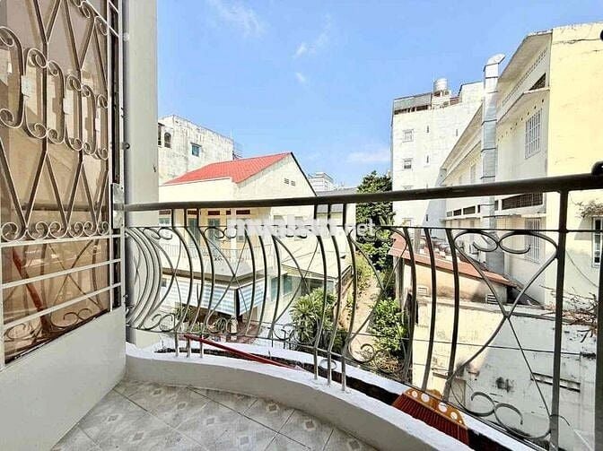 Căn Hộ Ban Công Gần Đại Học Khoa Học Xã Hội Ngay Trung Tâm Quận 1