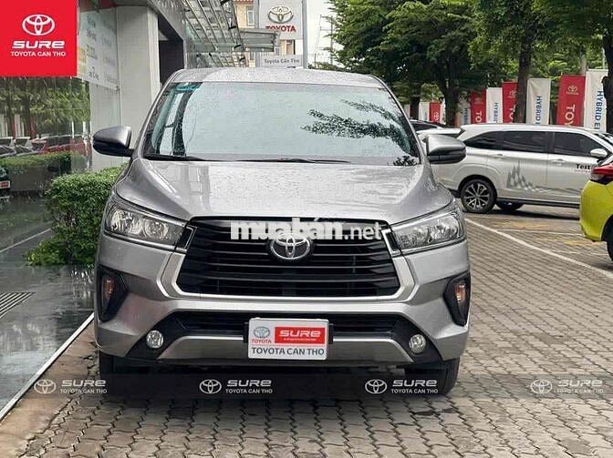 Toyota Innova E 2023 Số sàn 5 cấp Bạc 8.000 km