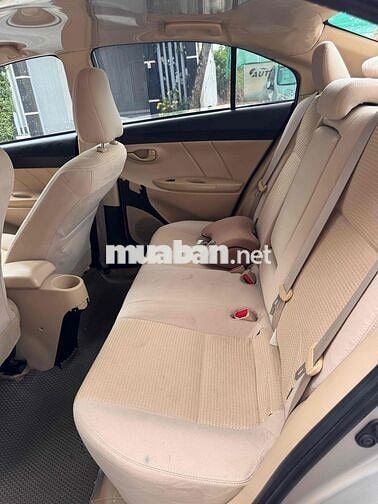 Toyota Vios Số sàn Vàng cát