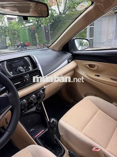 Toyota Vios Số sàn Vàng cát