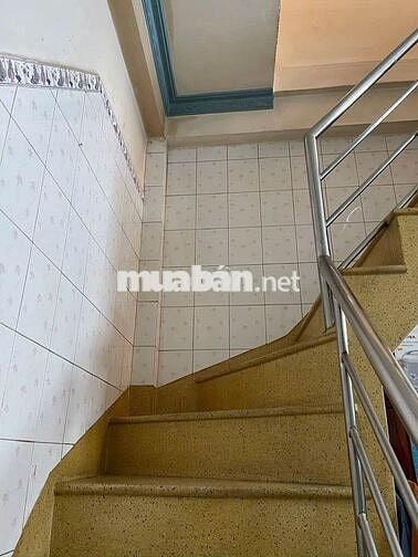Nhà hẻm Kênh Tân Hóa cứng cáp, cách MT 100m