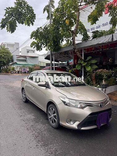 Toyota Vios Số sàn Vàng cát