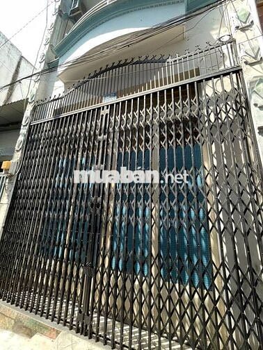 Nhà hẻm Kênh Tân Hóa cứng cáp, cách MT 100m
