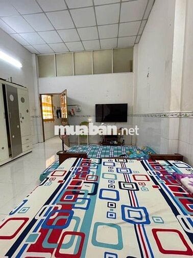 Nhà hẻm Kênh Tân Hóa cứng cáp, cách MT 100m