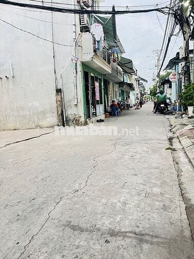 Nhà phố 2 tầng, mặt tiền hẻm 6m tại 387 Phạm Hữu Lầu. Có sổ hồng