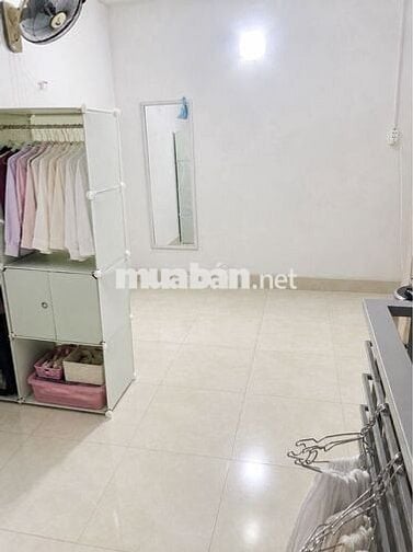 Nhà phố 2 tầng, mặt tiền hẻm 6m tại 387 Phạm Hữu Lầu. Có sổ hồng
