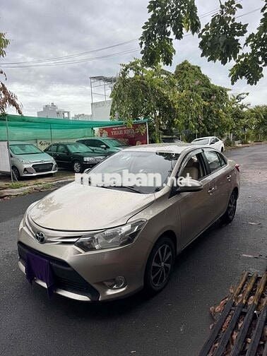Toyota Vios Số sàn Vàng cát