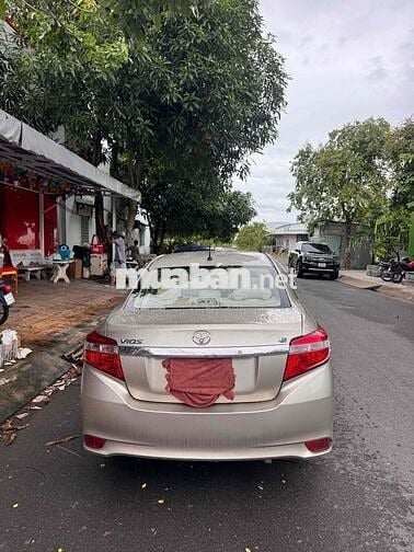 Toyota Vios Số sàn Vàng cát