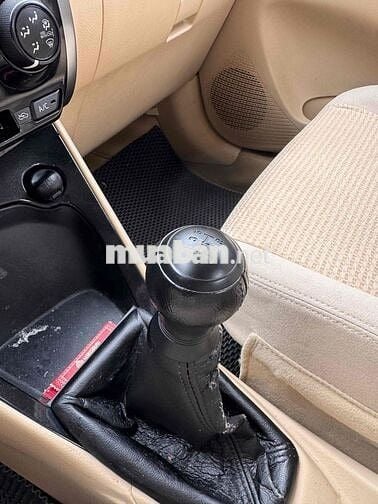 Toyota Vios Số sàn Vàng cát