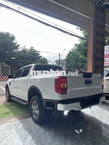 Ford Ranger XLS 2023 Diesel Tự động 6 cấp Trắng