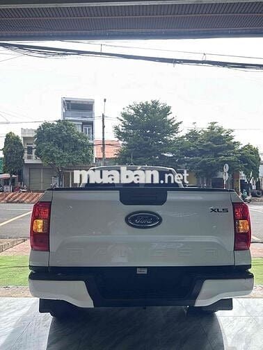 Ford Ranger XLS 2023 Diesel Tự động 6 cấp Trắng
