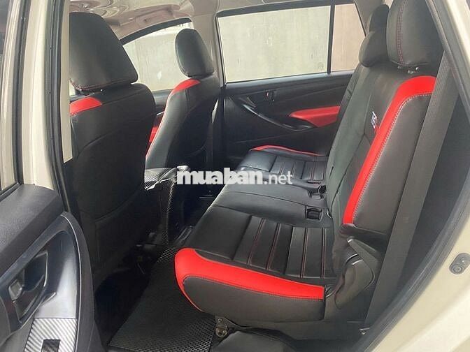 Toyota Innova 2.0E Trắng Số sàn Xe gia đình
